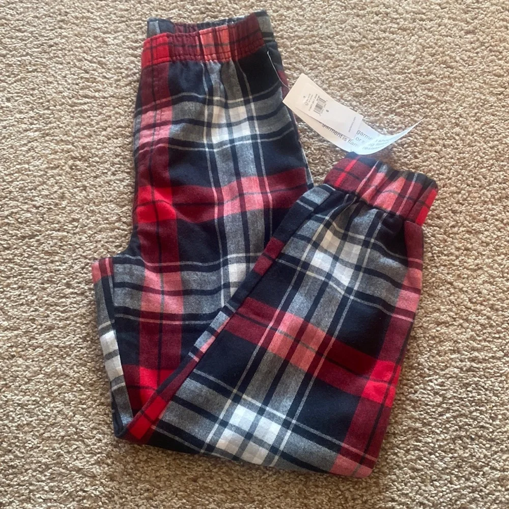 NWT Gap flannel plaid pajama bottoms. Size 6. Christmas